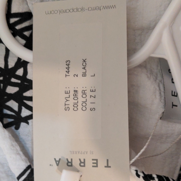 Terra white & black over sized shirt size large - Picture 6 of 8